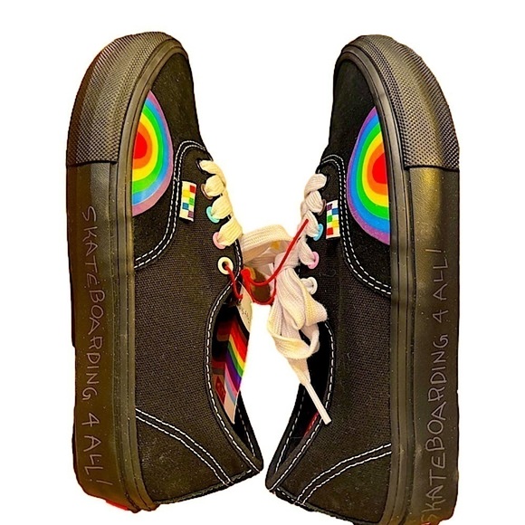 NWT 2023 VANS Skate Authentic 'Pride' Black sneaker with rainbow 🌈 M8 W9.5 - Picture 1 of 9